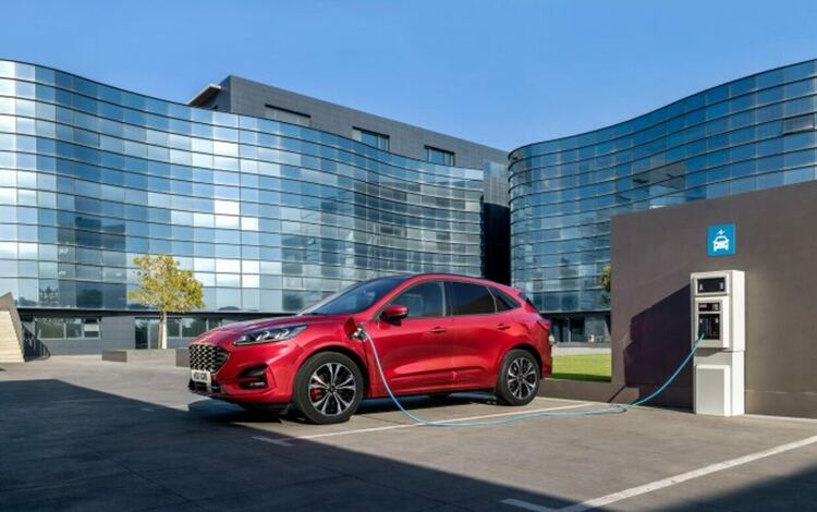Новият Ford Kuga Plug-In Hybrid е най-продаваният плъгин хибрид в Европа