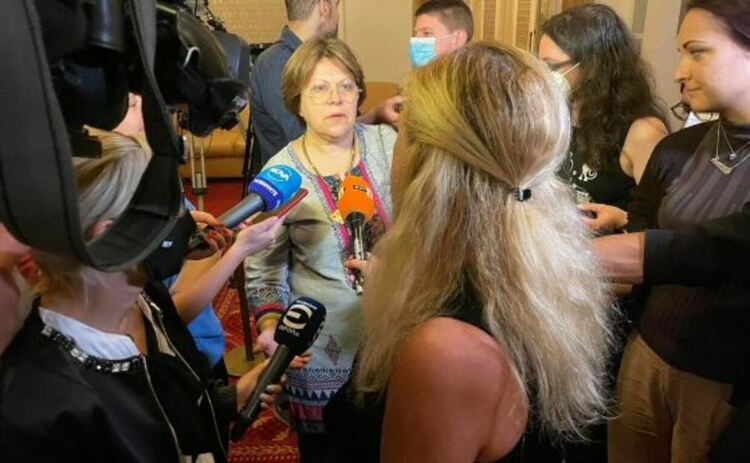 Дончева: ИТН и ДПС действат заедно. Подават си топката