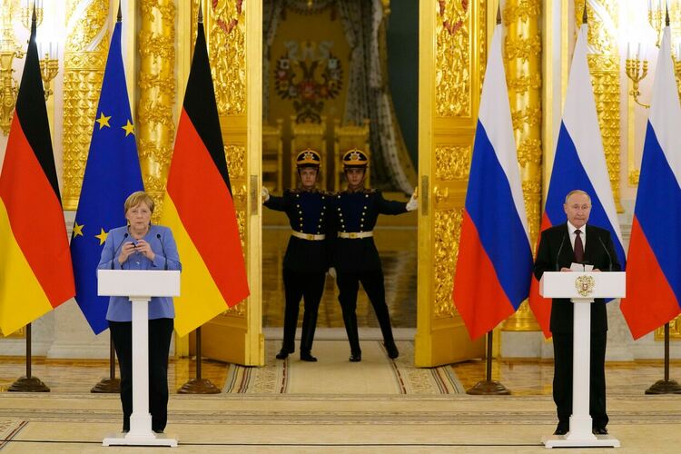 Меркел поиска от Путин освобождаването на Навални