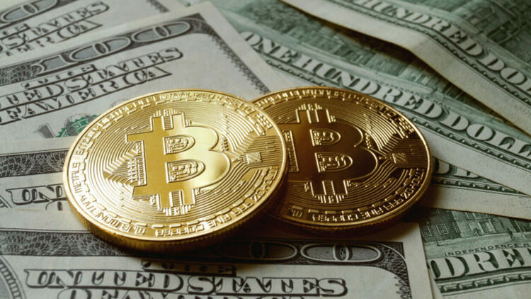 Биткойнът е на път отново да мине границата от 50 000 долара