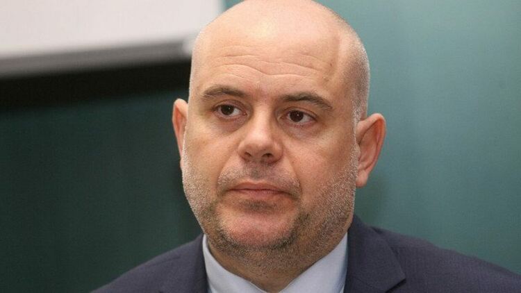 Гешев атакува в КС текстове от правилника на парламента