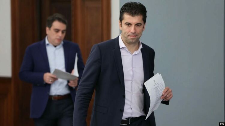 Правят ли партия Кирил Петков и Асен Василев?