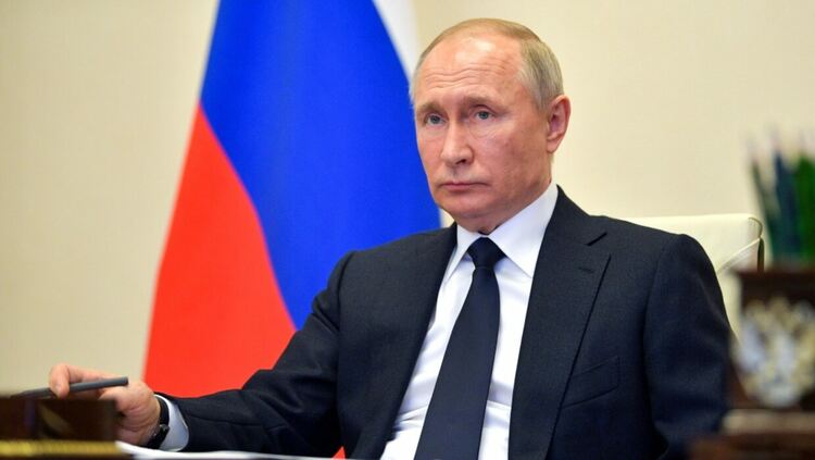 Путин се самоизолира