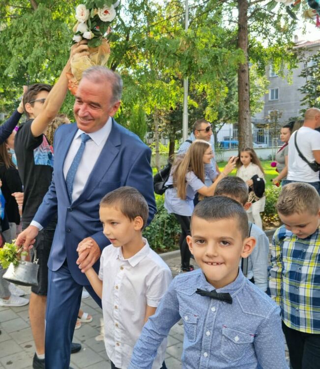 Специални подаръци за първокласниците от община Асеновград 