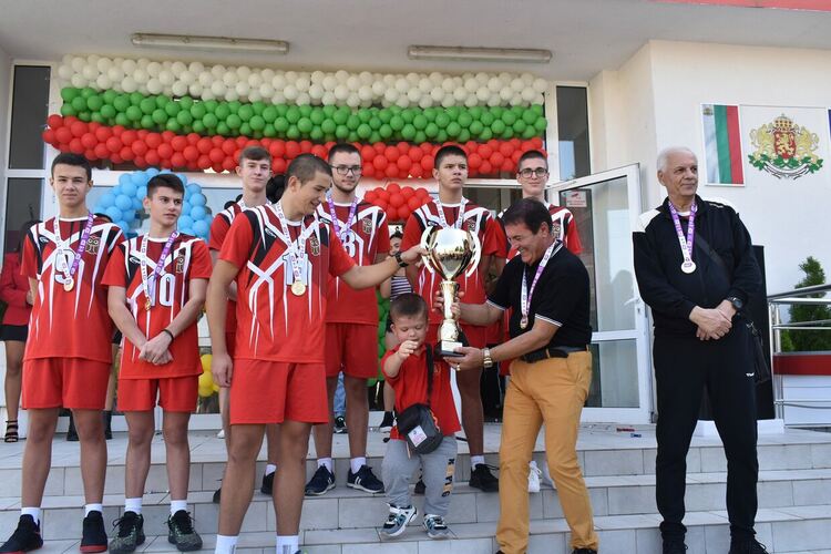 Посрещнаха  световните шампиони от Белград 2021 в „Славейков“