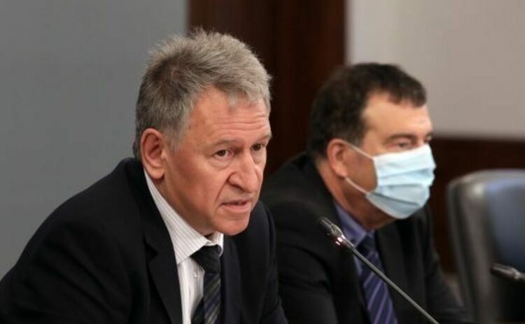 Кацаров дал на прокуратурата десетки сигнали за фалшиви ваксинации