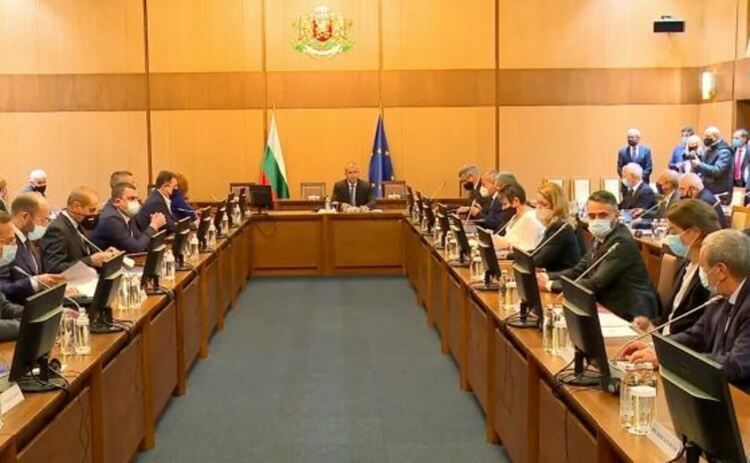 Срещата при Радев за цената на тока и газа: Какво предлагат правителството и бизнесът