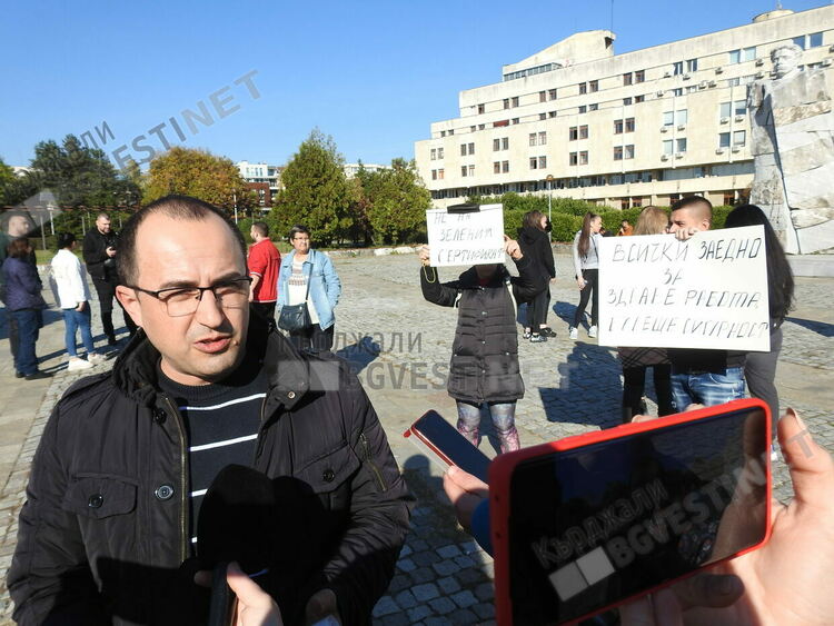 Нощният живот в Кърджали бавно възкръсва, в култовите кръчми-отново с резервации