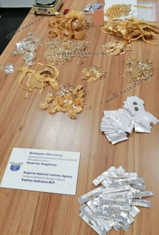 Откриха златни накити за над 400 000 лева в тайник на автобус