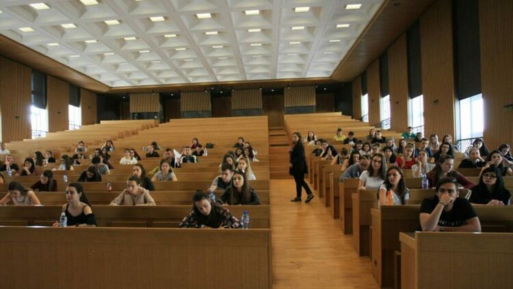 Увеличават се студентите в България, най-масовата специалност остава "Икономика"