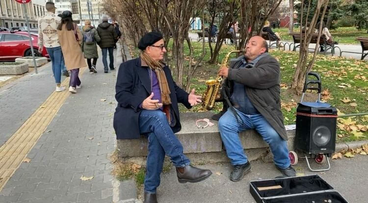 Данго - уличният музикант, който изненада Анди Гарсия в София