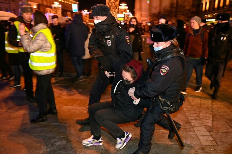 Над 1015 задържани по време на антивоенни протести в 29 града в Русия