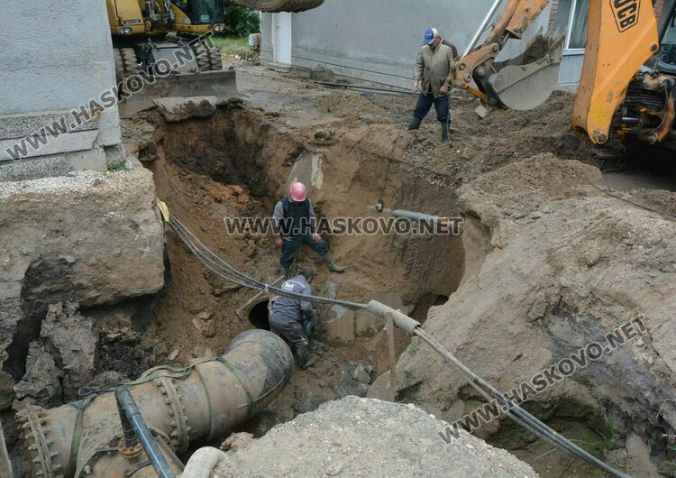 „Орфей“, „Любен Каравелов“ и част от „Кенана“ без вода заради авария