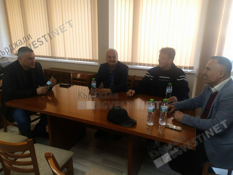 Ръководството на Авио-мотоклуб Кърджали поиска съдействие от областния управител Даниел Делчев за запазване и възстановяване на летището