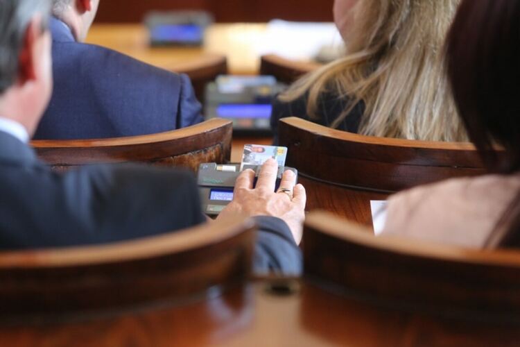 Парламентът отмени кариерните бонуси на ВСС
