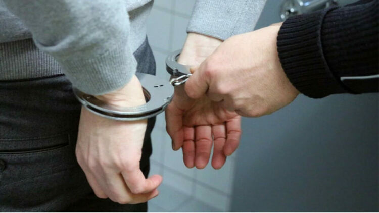 Двама са задържани за неуредени частно-правни отношения и за закана за убийство