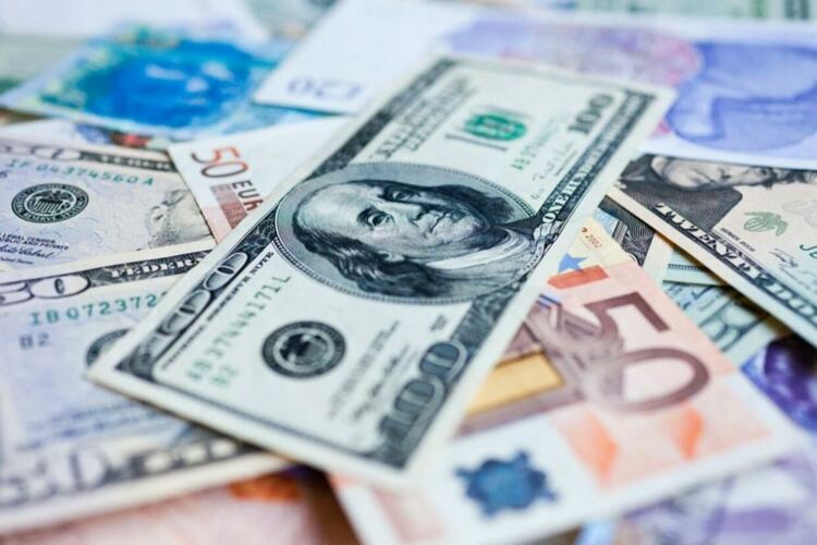 След обявената мобилизация в Русия: Доларът скочи до 20-годишен връх, рублата се срина