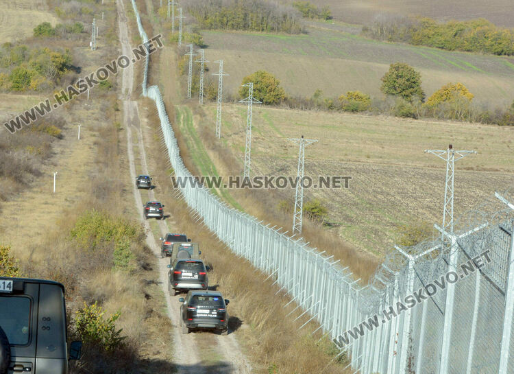 Частичното бедствено положение в Хасковско е за осигуряване достъпа до оградата по границата, успокои областният управител