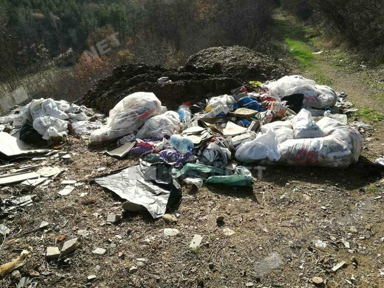 След като РИОСВ-Хасково отказва да приема сигнали за нерегламентирани сметища в Кърджали, може да се обръщате към Областна администрация