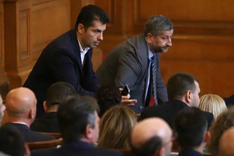 Обединението на ПП и ДБ: Няколко варианта за редене на листи, общото име е под въпрос