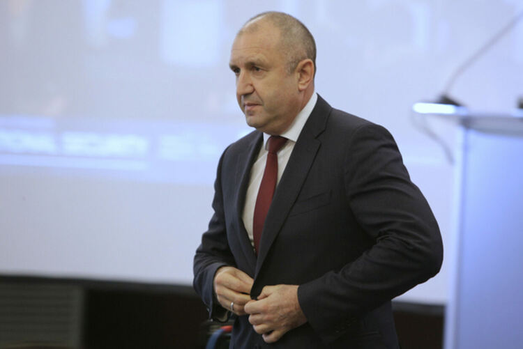 Радев: България няма да предоставя на Украйна изтребители, ЗРК, танкове и бронетранспортьори