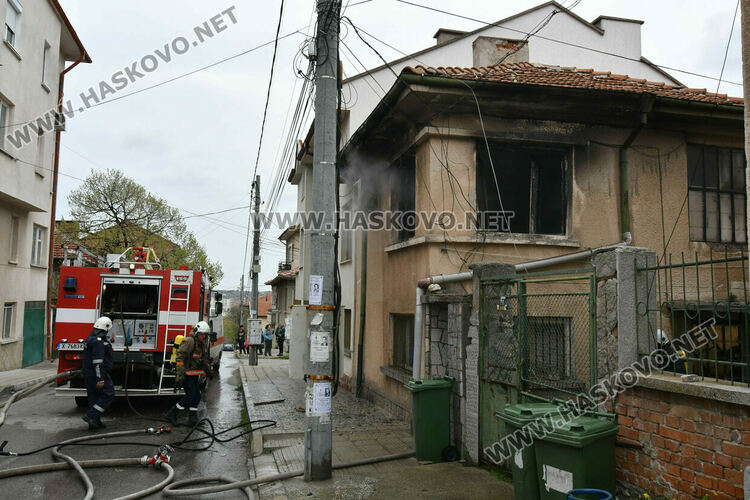 Жена се спаси като по чудо при пожар от газова бутилка в дома й