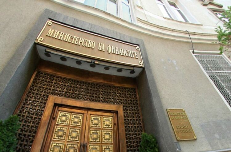 Сребърният фонд и европарите на са докосвани, уверява МФ