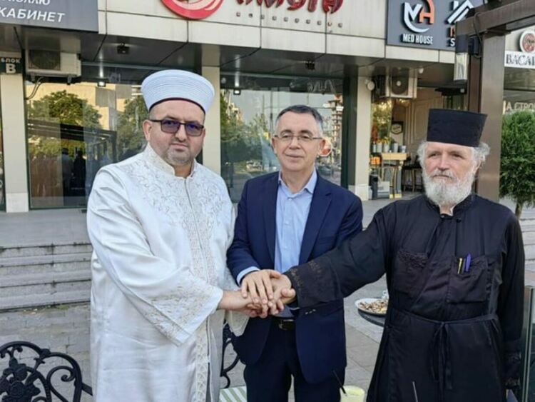 Колонката на редактора:Комшулукът в Кърджали си личи на Байрама!
