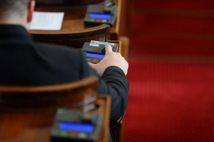 До шест месеца започва процедурата по нов избор на членове на ВСС
