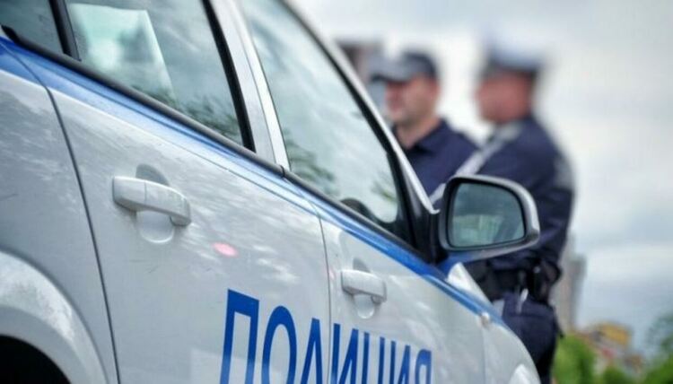 Млад шофьор се преобърна в района на село Пелин