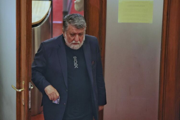 Вежди Рашидов е внесъл в парламента оставките си като председател на Комисията по културата и медиите и като депутат