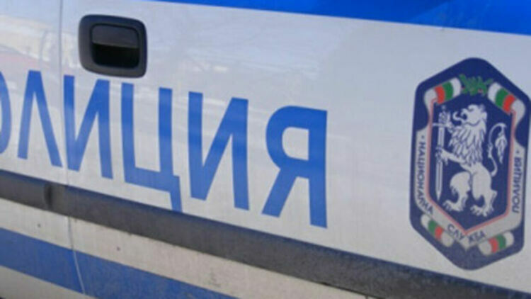 Девинчанин се блъсна челно с колата си в камион, след като му прилошало