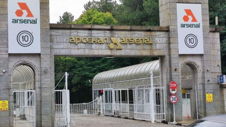 Мъж е пострадал при трудова злополука в оръжейния завод „Арсенал“ в Казанлък