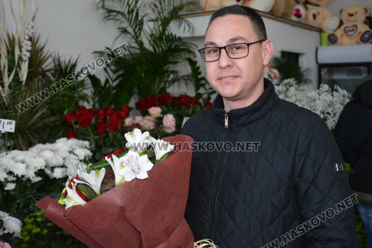Класиката се завърна: Червено и черно със златно-хит в декорацията на подаръците за Деня на влюбените