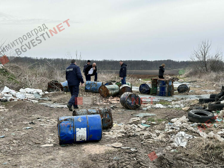 Разчистват тонове химически отпадъци в Димитровград, полицията издирва извършителя