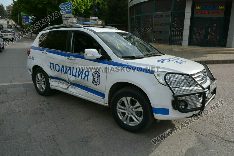 Патрулка и Фолксваген катастрофираха на Кърджалийска