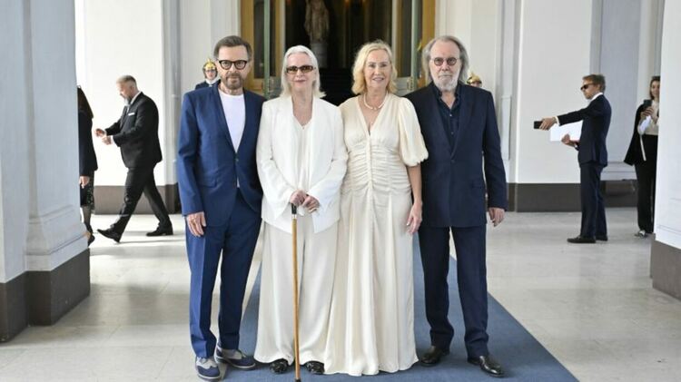Швеция награди ABBA с рицарско звание
