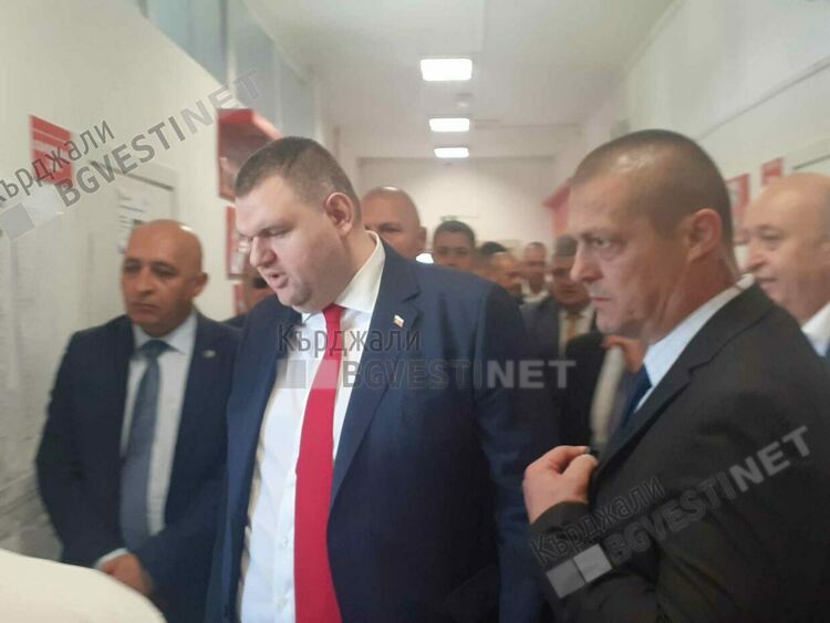 Време е да има стабилно правителство, каза в Кърджали председателят на ДПС Делян Пеевски