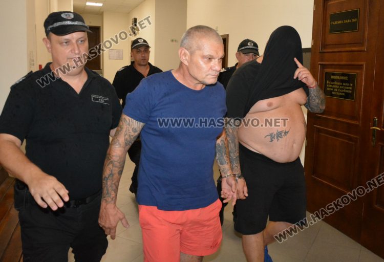Бившият полицай Димитър Кехайов колекционирал оръжия, оставиха го в ареста заедно с Николай Колев 