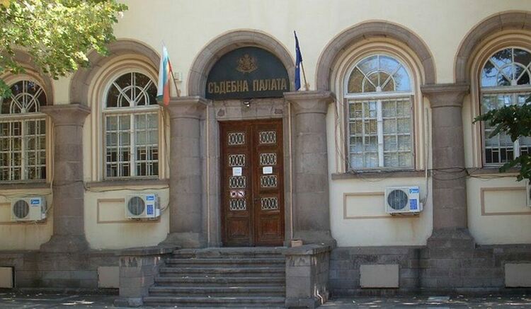 Съдът в Първомай осъди двама крадци, посегнали на пари и уиски