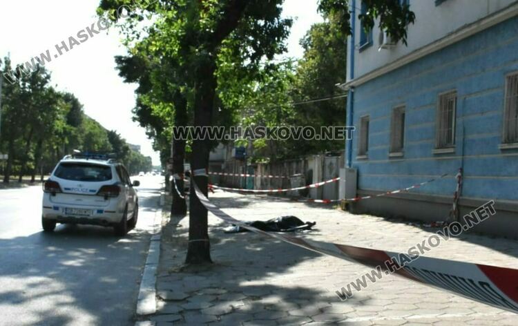 Загиналият арестант е бил задържан за подпомагане на мигранти