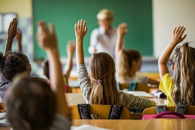 Има недостиг на преподаватели математици, химици и биолози в българските училища
