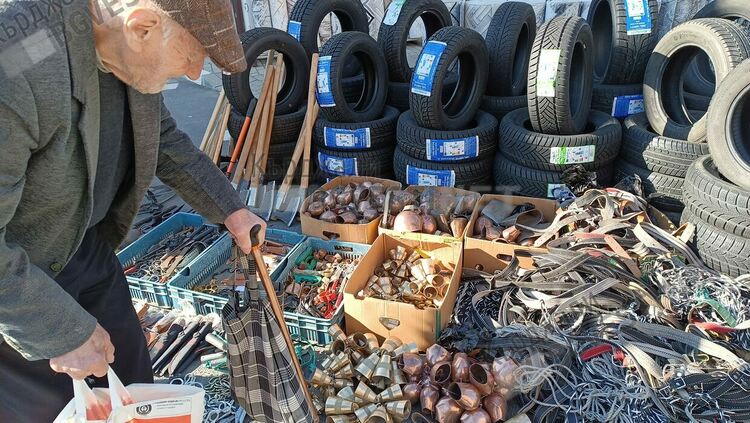 Чановете на Битака в Кърджали все още привличат мющерии,въпреки,че домашните животни в Кърджалийско са кът