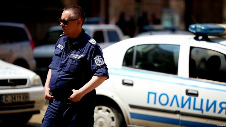 Защо когато МВР заплаши с протести, политиците треперят?
