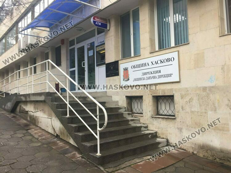 За 4 дни прекъсват плащанията на местни данъци и такси в Община Хасково