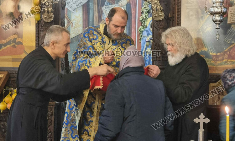 Отслужиха Света литургия за Благовещение в Хасково
