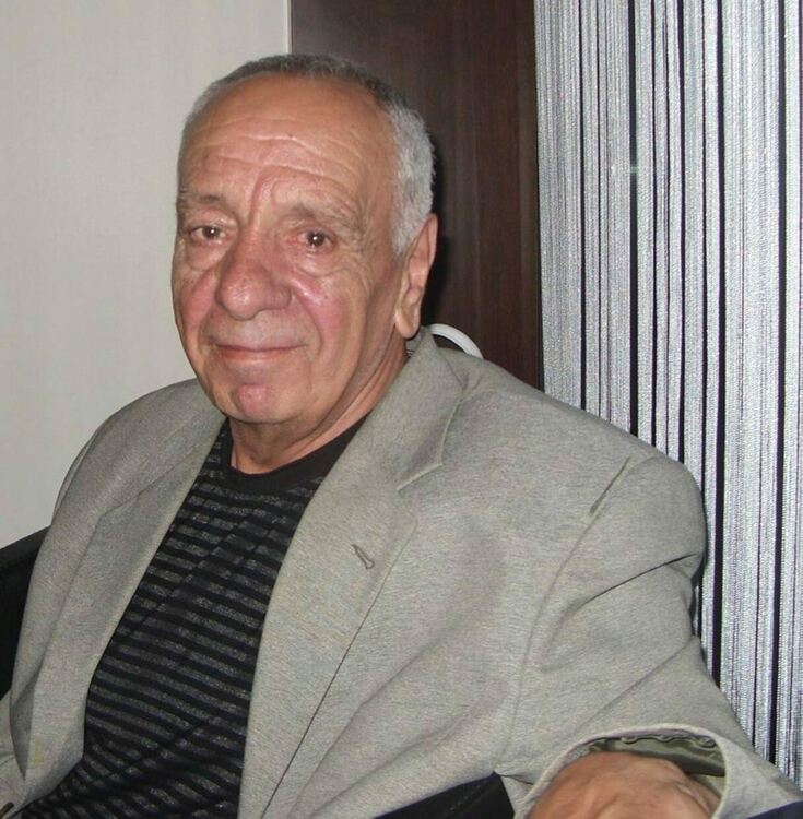 Двуезична книга представя творчеството на поета Ивайло Балабанов