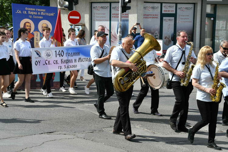 Писмеността ни е българска, а не славянска