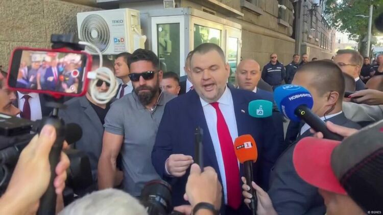 Той ще гради държава с главно Д. Като Делян.