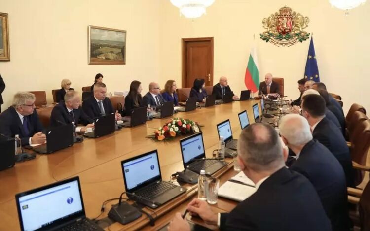 Минималната заплата за 2026 г. необяснимо се бави